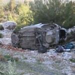 Otostop yaparak bindikleri otomobil kaza yaptı: 2 ölü, 1 yaralı