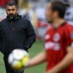 Sert s&ouml;zlerle istifa ettiğini a&ccedil;ıkladı