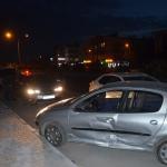 Aydın'da "dur" ihtarına uymayan otomobil polise çarptı