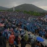Isparta'da yağmur altında mezuniyet töreni