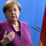 Merkel'den Mesut &Ouml;zil'in kararına ilk yorum!