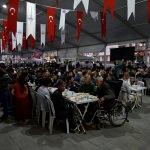 Binlerce kişi iftar çadırlarında buluştu