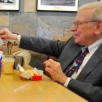 Buffett’la yemek için 3.3 milyon dolar ödeyecek!