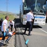 Aracın kopan aksı otobüsün ön camından girdi: 7 yaralı