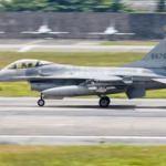 Askeri tatbikatta F-16 kayboldu