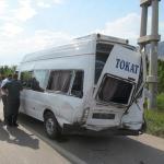 Tokat'ta yolcu minibüsü ile hafif ticari araç çarpıştı: 9 yaralı
