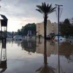 İsrail'i sel vurdu! Dakikalar içinde oldu