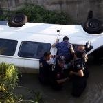 Aydın'da minibüs su kanalına devrildi: 1 yaralı