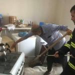 Evde yakalanan yılan doğaya bırakıldı