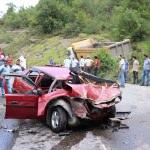 Zonguldak'ta kamyonla otomobil çarpıştı: 4 yaralı