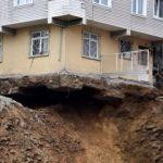 Bina &ccedil;&ouml;kme tehlikesinden ilk fotoğraflar...