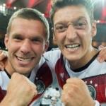 Podolski'den Mesut Özil paylaşımı