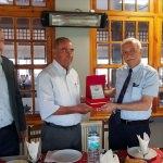 Hayırsever iş adamına teşekkür plaketi