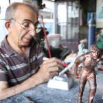 Mini madenci heykelleri "Remzi Usta"nın elinde şekilleniyor
