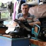 57 yıldır ayakkabı boyayarak ekmeğini kazanıyor