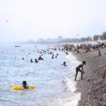 Antalya'da sahillerde bayram yoğunluğu