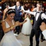 Çinli geline Türk usulü Roman havalı düğün
