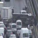 İstanbul'da E-5'i kitleyen kaza!