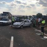 Şanlıurfa'da otomobil ağaca çaptı: 4 yaralı