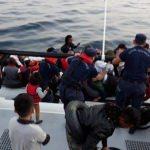 İzmir'de 52 düzensiz göçmen yakalandı