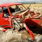 Eskişehir'de iki otomobil çarpıştı: 1 ölü, 2 yaralı
