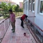 Nevşehir'de okulu gönüllü öğretmenler boyadı