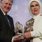 Emine Erdoğan'a 'İnsani Takdir Ödülü' verildi