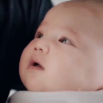 &Ouml;len annesinin kalbini taşıyan adama ağlayan bebeğin tepkisi