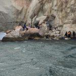 Kayalıklarda mahsur kalan düzensiz göçmenler kurtarıldı