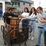 Dev cezvede pişirilen Türk kahvesini bin kişiye ikram ettiler