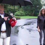 Trump'tan skandal şemsiye hareketi