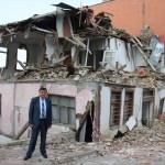 Havza'da tehlike oluşturan bina yakıldı