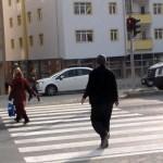Bolu'da kırmızı ışıkta geçen yayalara trafik cezası