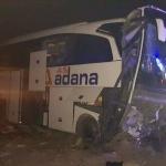Niğde'de yolcu otobüsü refüje çarptı: 20 yaralı