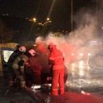 İzmir'de seyir halindeki araç yandı