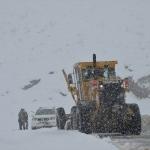 Hakkari'de karda mahsur kalan vatandaşlar kurtarıldı