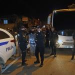 Aranan zanlı ile polise zorluk çıkaran 7 yakınına gözaltı