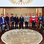 Kocaeli'de spor kulüplerine bisiklet dağıtıldı