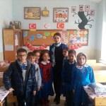 Derbent'te öğrencilere kışlık kıyafet yardımı yapıldı