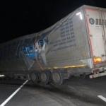 Silivri’de tır kazası yolu trafiğe kapattı