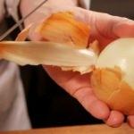 Soğan pratik yolla nasıl soyulur?