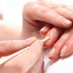 Evde en kolay manik&uuml;r nasıl yapılır? Manik&uuml;r&uuml;n p&uuml;f noktaları nelerdir?