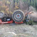 Devrilen traktörün altında kalan sürücü öldü