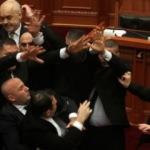 Arnavutluk Başbakanı Edi Rama'ya yumurtalı saldırı