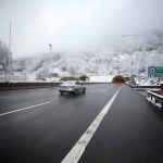 Bolu Dağı'nda kar yağışı etkisini s&uuml;rd&uuml;r&uuml;yor