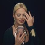 Şarkıcı Seda &Uuml;ren k&ouml;p&uuml;rd&uuml;!