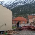 Antalya'da şiddetli fırtına evin çatısını uçurdu