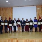 Kozluk'ta başarılı eğitimciler ödüllendirildi