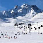 Erciyes'te güneşli havada kayak keyfi