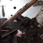 Ardahan'da üzerinde kar biriken tek katlı ev çöktü: 1 ölü, 2 yaralı